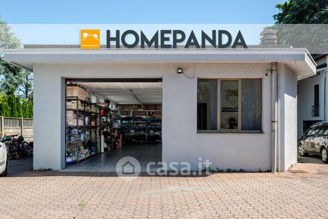 Capannone in commerciale in Via IV Novembre 50