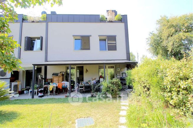 Casa bi/trifamiliare in residenziale in Via Antonio Zucchi 11