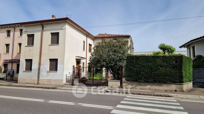 Casa indipendente in residenziale in Via SR11