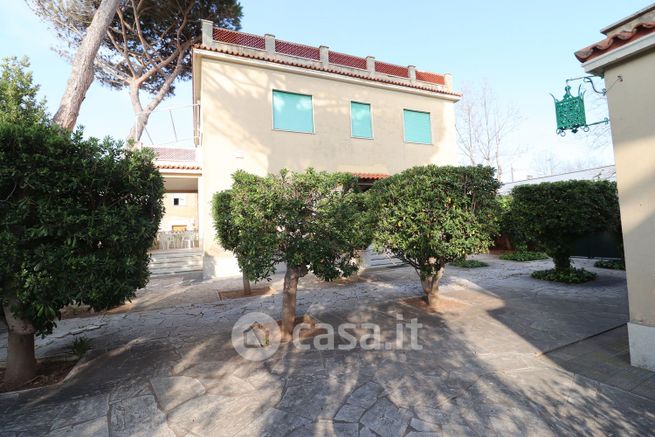 Casa indipendente in residenziale in Via Flaminia Odescalchi 41
