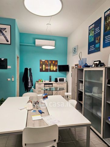 Ufficio in commerciale in 
