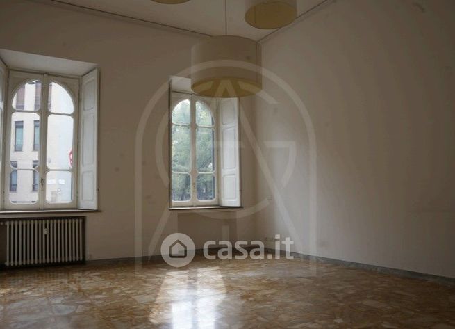 Ufficio in commerciale in 