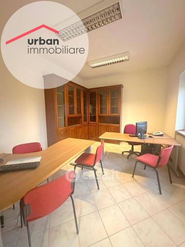 Ufficio in commerciale in Via Salaria Antica Ovest