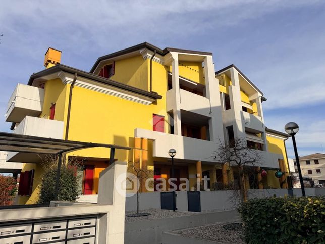 Appartamento in residenziale in Via Pialoi 5