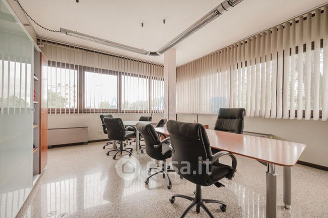 Ufficio in commerciale in 