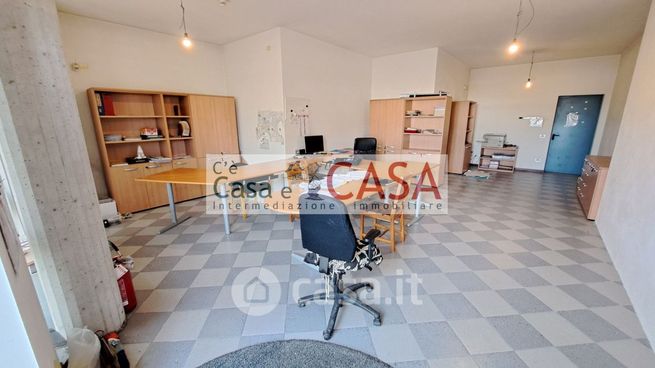 Capannone in commerciale in Via Pelosa