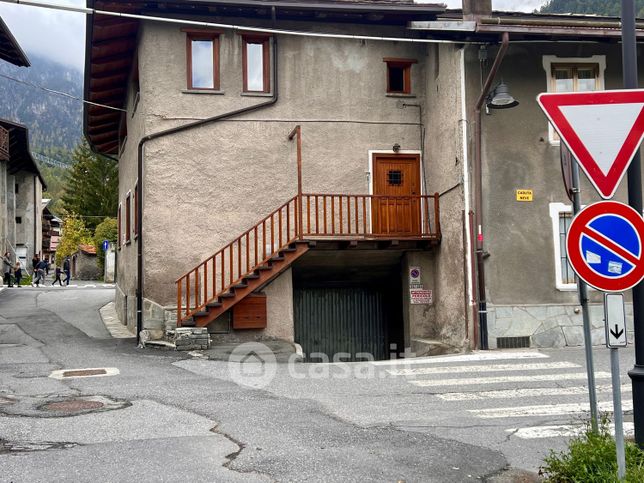 Garage/posto auto in residenziale in Piazza F.G.Sibille 7