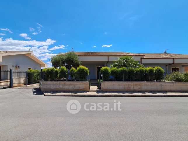 Casa bi/trifamiliare in residenziale in Via Arenella