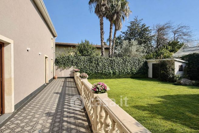 Casa indipendente in residenziale in Via Roma 43