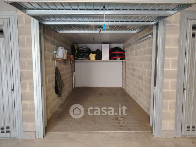 Box/posto auto in residenziale in Via Pace 6