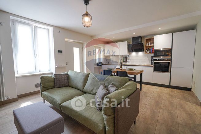 Appartamento in residenziale in Via Locatelli 12