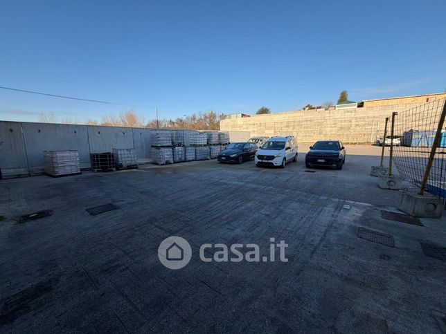 Capannone in commerciale in Via Circumvallazione Esterna