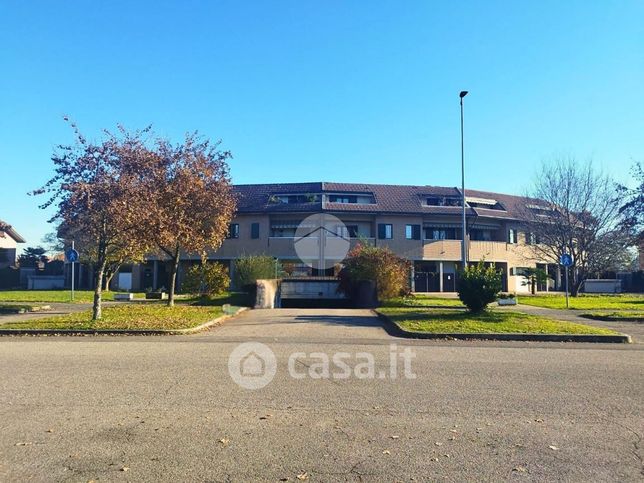 Box/posto auto in residenziale in Via J. F. Kennedy 80