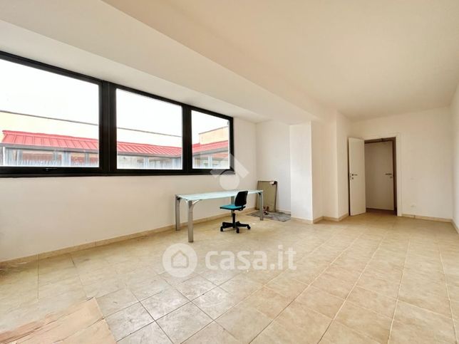 Capannone in commerciale in Via Annibale E. Breccia 26