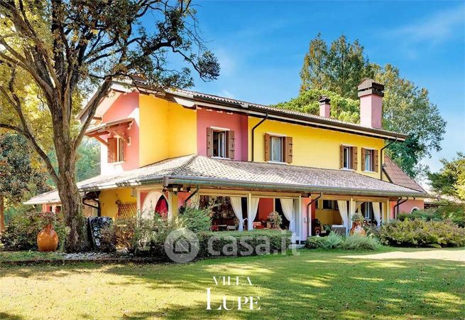 Villa in residenziale in 