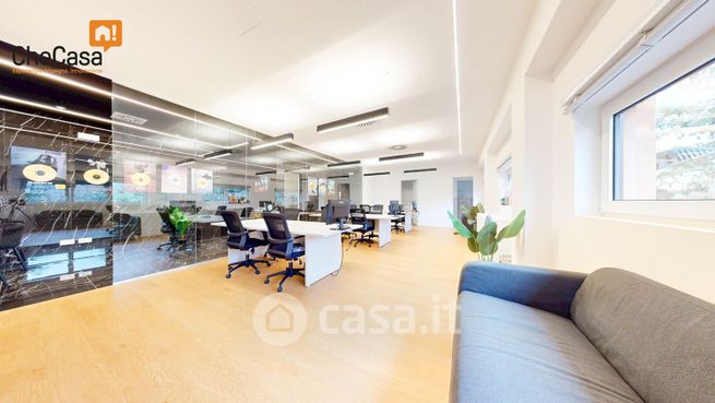 Ufficio in commerciale in Viale Rimembranze 93
