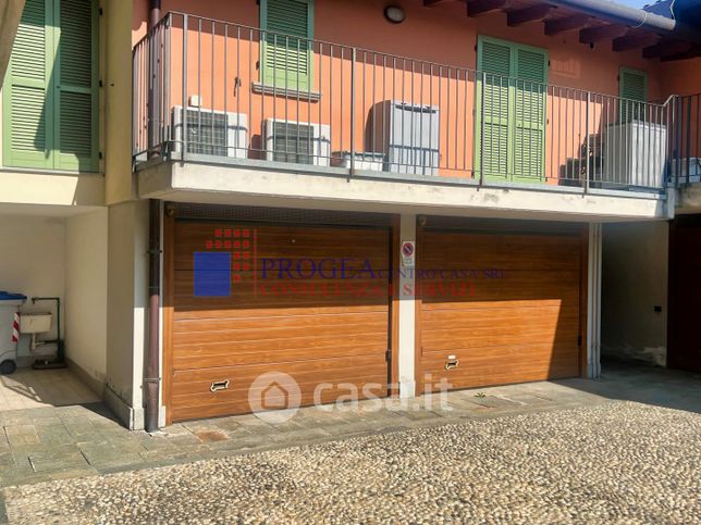 Garage/posto auto in residenziale in Via IV Novembre 3