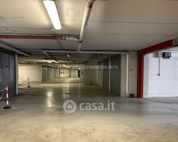 Box/posto auto in residenziale in Piazza della Repubblica 25
