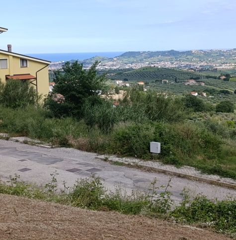 Terreno edificabile in residenziale in Via Acqua Corrente
