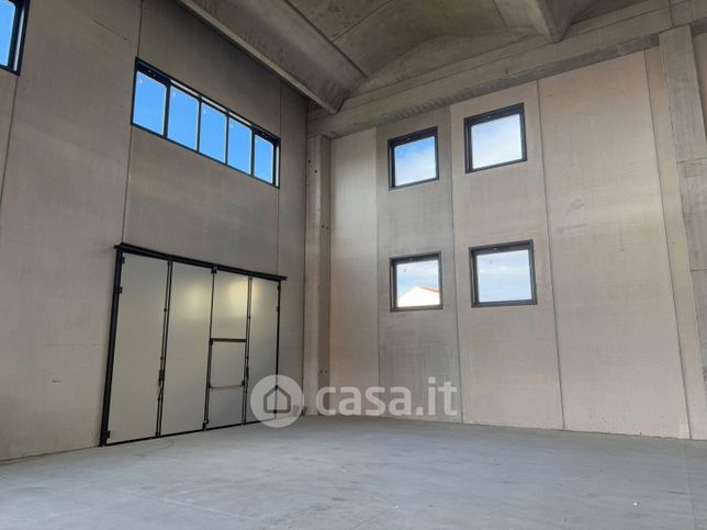 Capannone in commerciale in Via San Quirico 201