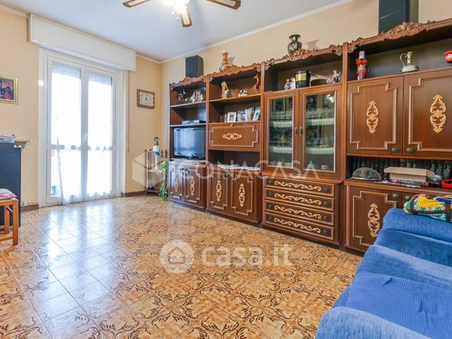 Appartamento in residenziale in Via Ugo Foscolo 9