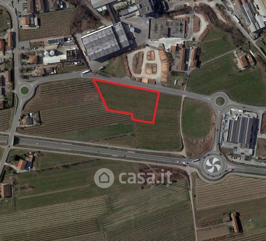 Terreno agricolo in commerciale in Via Mario Bovo