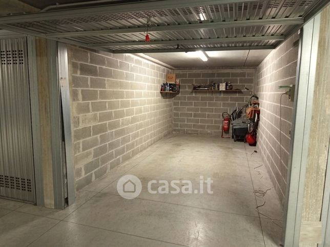 Box/posto auto in residenziale in Via Giovanni Costantini 1
