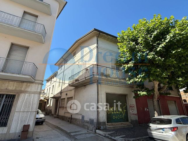 Casa indipendente in residenziale in Via 24 Maggio 21
