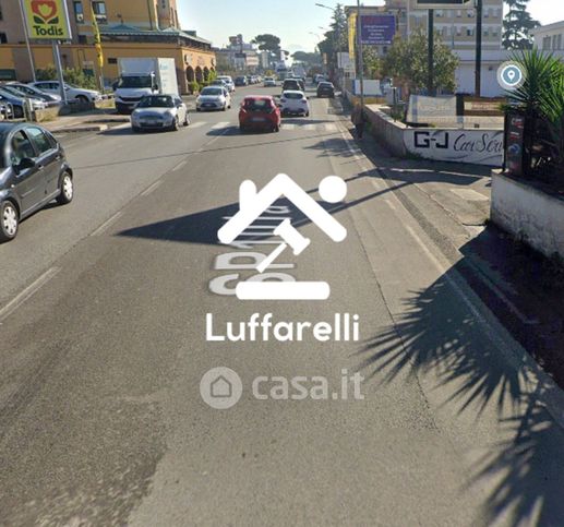 Ufficio in commerciale in Via dei Castelli Romani 41