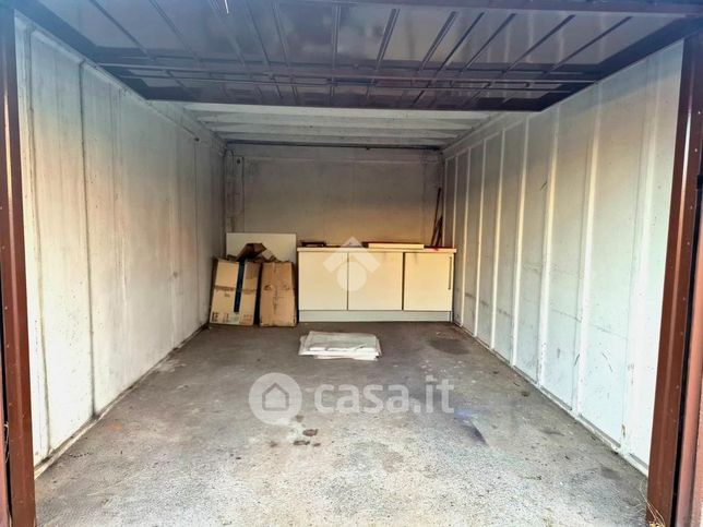 Box/posto auto in residenziale in Via A.Grandi