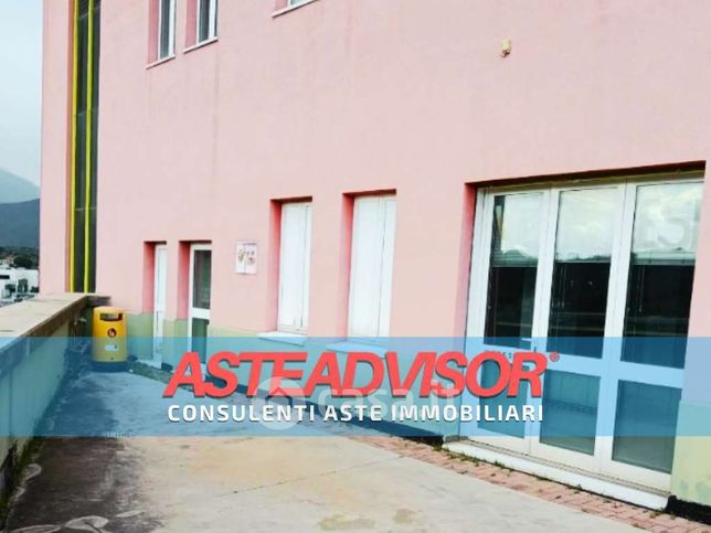 Ufficio in commerciale in Regione Torre Pernice