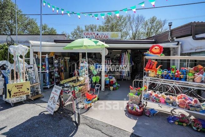 Box/posto auto in residenziale in Via Spiaggia 8