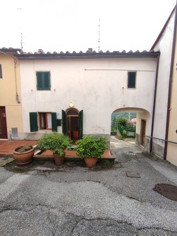 Casa indipendente in residenziale in Via Della Rupe