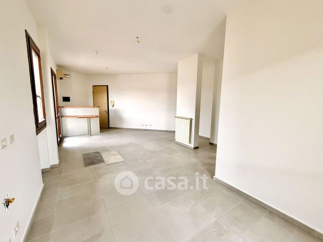 Ufficio in commerciale in Via del Roccon Rosso