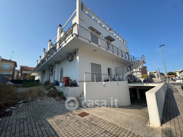 Box/posto auto in residenziale in
