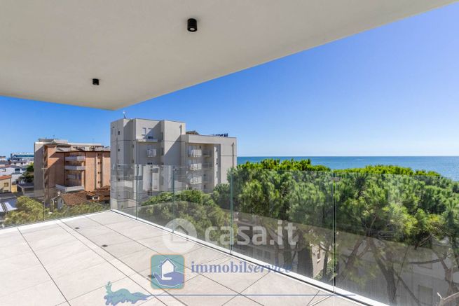 Appartamento in residenziale in Via Andrea Bafile 17° Accesso al Mare 1