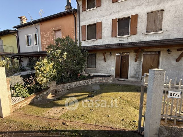 Casa bi/trifamiliare in residenziale in Via Sacca