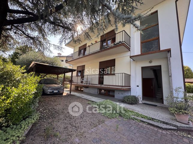 Casa indipendente in residenziale in