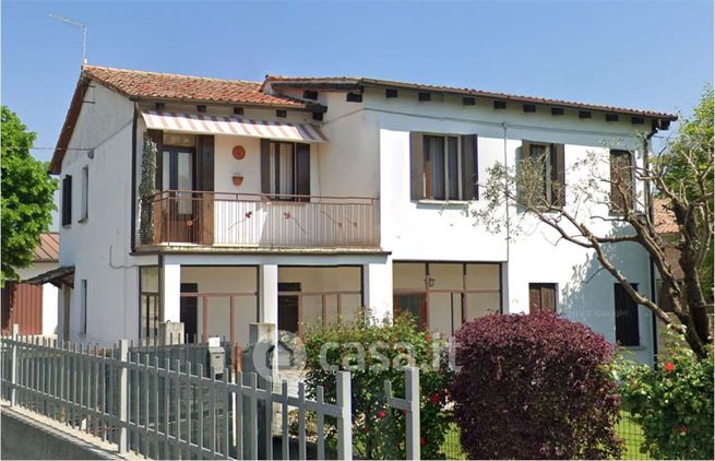 Casa indipendente in residenziale in Via Fratelli Bianchin 58
