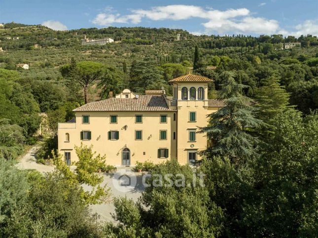 Villa in residenziale in 