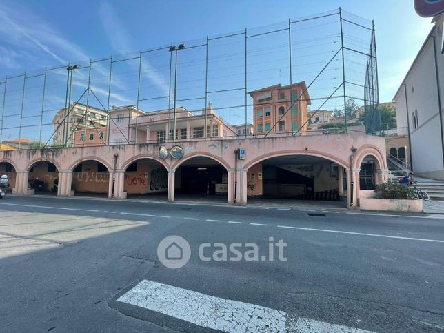 Box/posto auto in residenziale in Via Giacomo Agnesi