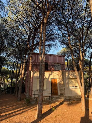 Villa in residenziale in Via Grazia Deledda 18