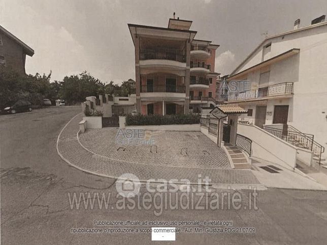 Box/posto auto in residenziale in Via Raffaele Aurini