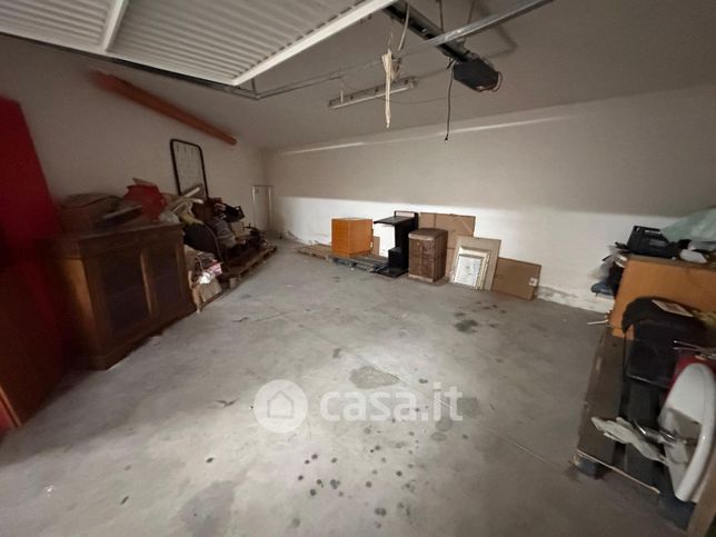 Garage/posto auto in residenziale in Via Antonello da Caserta 22