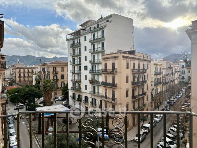 Appartamento in residenziale in Via Houel 13