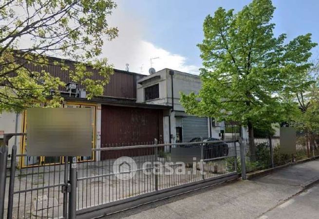 Capannone in commerciale in Via Rossetto