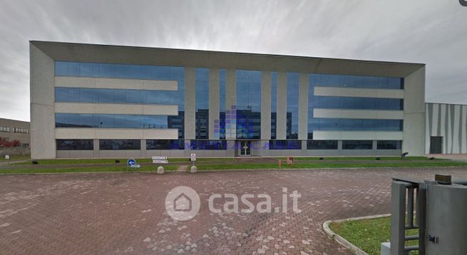 Ufficio in commerciale in Via Enrico Berlinguer