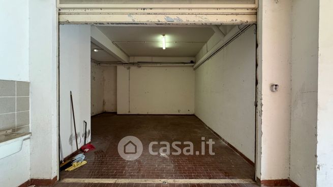 Garage/posto auto in residenziale in Via Antonio Dionisi 41