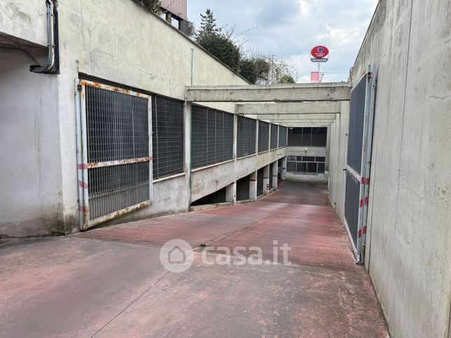 Garage/posto auto in residenziale in Via della Stazione di San Pietro 63