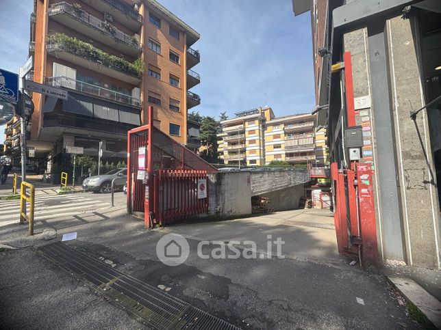 Box/posto auto in residenziale in Via Ugo Ojetti